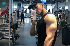 霸州肌肉男模(肌肉男模拟器)