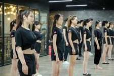 霸州兼职模特进修班(学生怎么兼职模特)